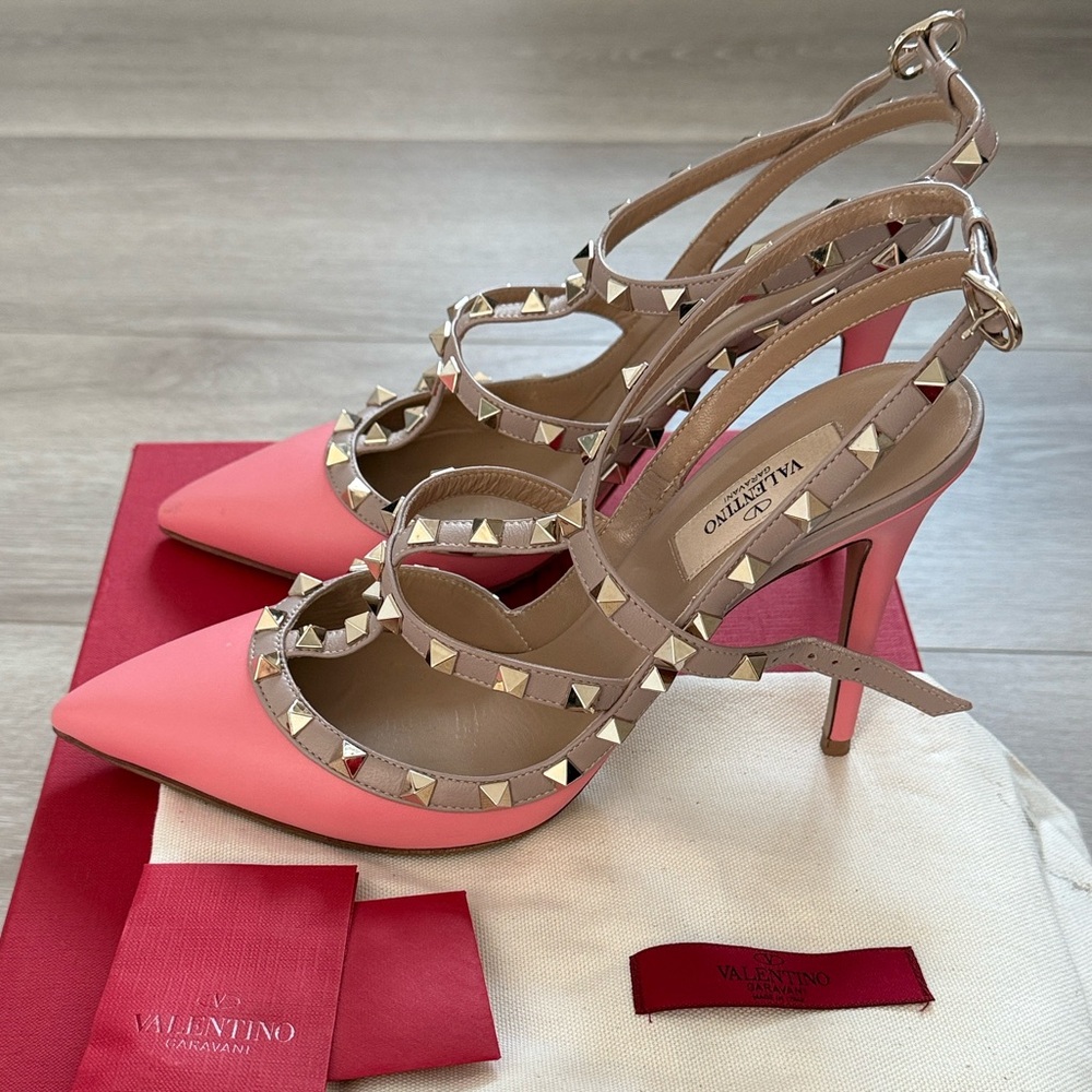Authentic Valentino Garavani Rockstud Heels in Pink Leather